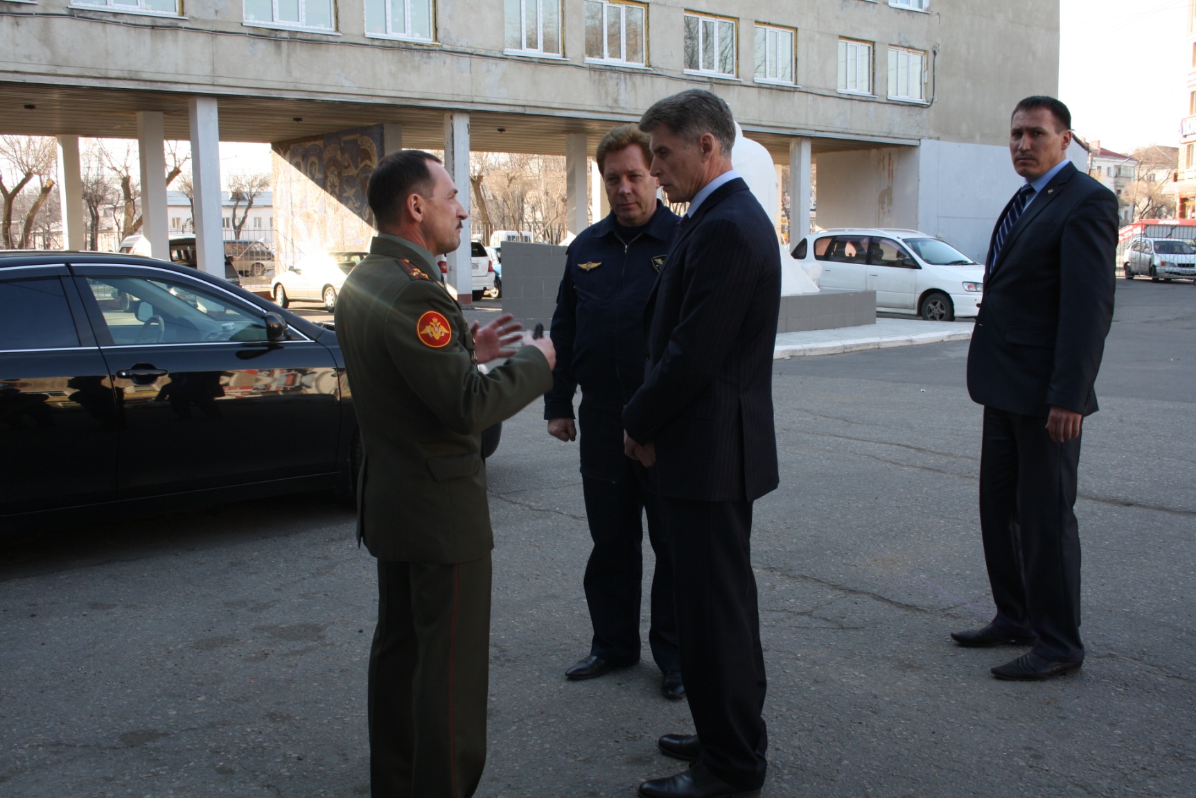Описание: D:Губернатор в аэроклубе-15.04.2011IMG_6923.jpg