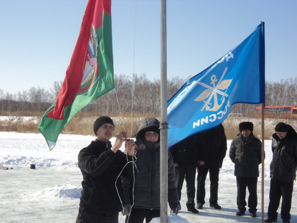 Закрытие соревнований и спуск флагов.