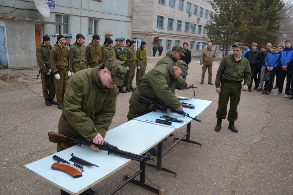 Неполная разборка и сборка  стрелкового оружия  военнослужащими ж.д. бригады